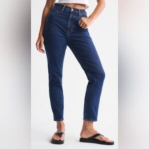 Abercrombie & Fitch Women's
Curve Love Ultra High Rise Ankle Straight Jean